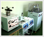 Wet precision cut-off machine (back)
Test material polishing machine (middle)
Test material embedding machine (front)